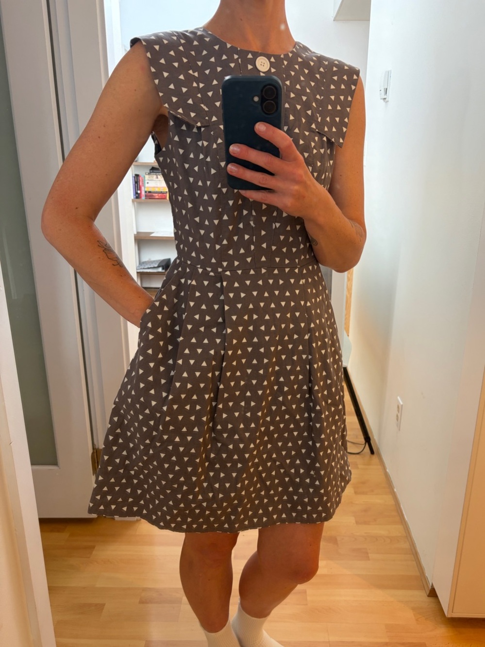 Grey Triangle Print Sleeveless Mini Dress with Decorative Buttons
